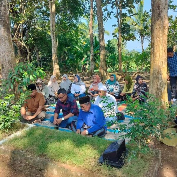 Dandim 0601/Pandeglang Ziarah ke Makam Orang Tua Pangdam&hellip;