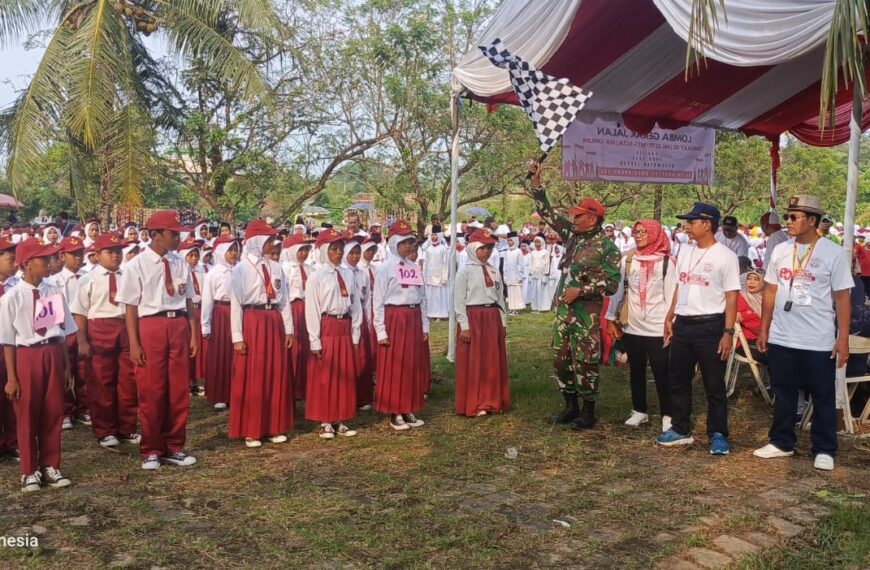 Anggota Koramil 0110/Labuan, memeriahkan Lomba Gerak Jalan&hellip;