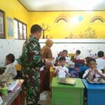 Babinsa Koramil 0106/Menes Kawal Program Makan Bergizi Gratis di Sekolah