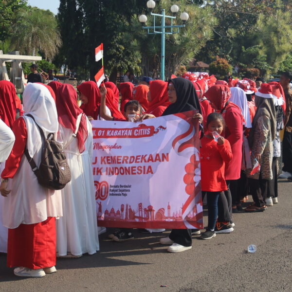 Babinsa Koramil 0101/Pandeglang Monitoring Pawai HUT RI,…