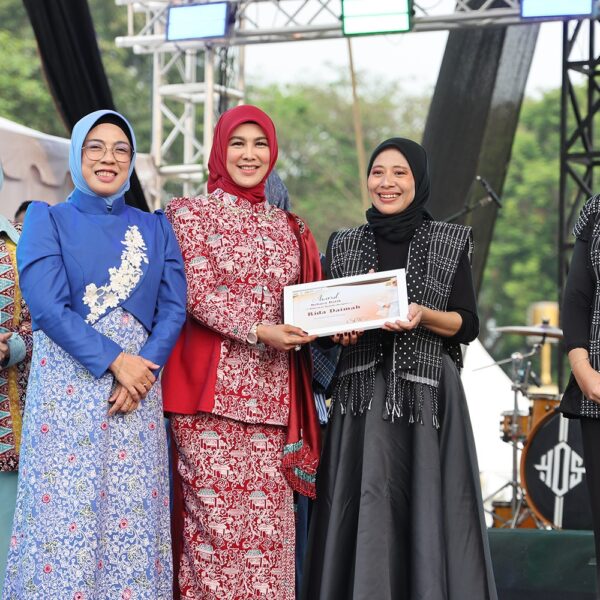 Ketua Dekranasda Provinsi Banten Tinawati Andra Soni…