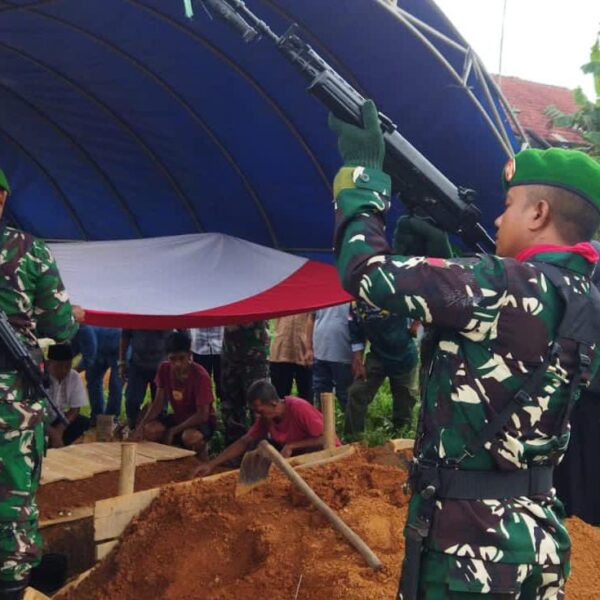 Tembakan Salvo, Kodim 0602/Serang Berikan Penghormatan Terakhir…