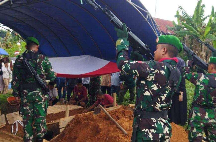 Tembakan Salvo, Kodim 0602/Serang Berikan Penghormatan Terakhir&hellip;