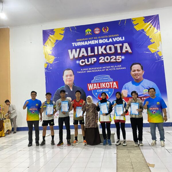 Rektor Unsija Banten, Beri Penghargaan Beasiswa Full…