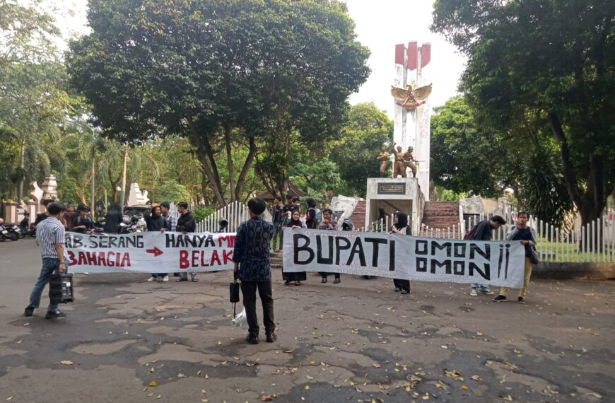 Mahasiswa Aksi menuju Aksi 100 Har Kinerja…