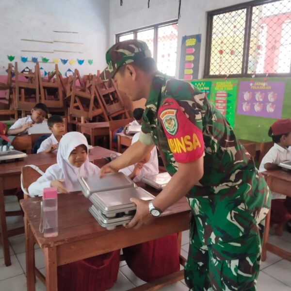 Babinsa Koramil 0107/Saketi Kodim 0601/Pandeglang melaksanakan kegiatan…