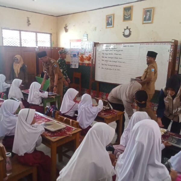 Serka Lili Suhaeli Babinsa Koramil 0117/Panimbang Hadiri…