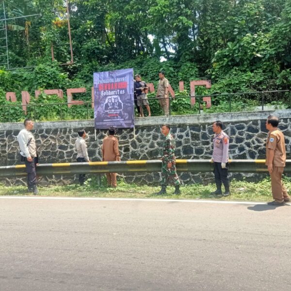 Babinsa Koramil 0104/Cimanuk Kodim 0601/Pandeglang Bersama Aparat&hellip;