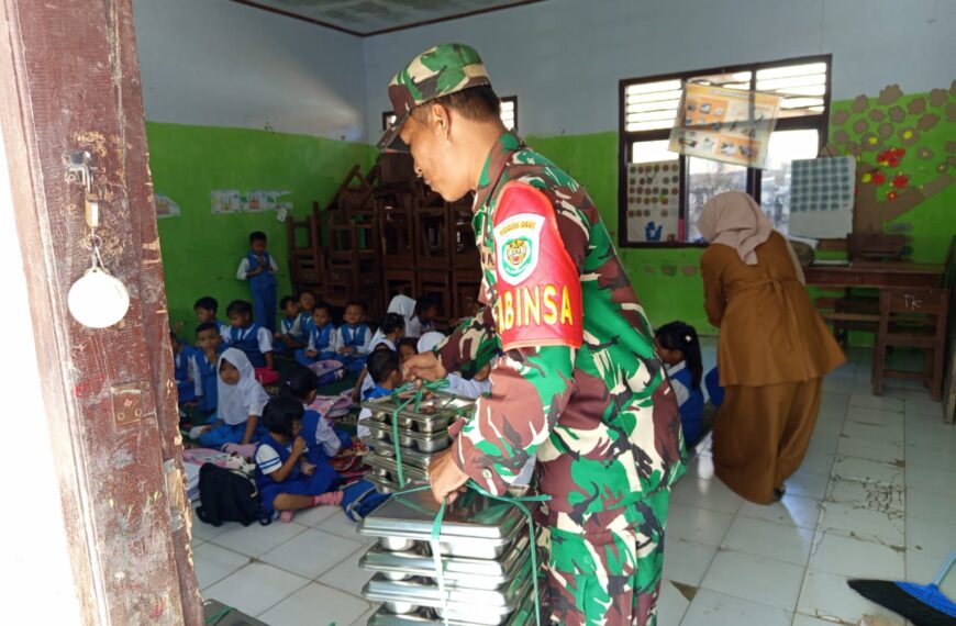 Babinsa Koramil 0115/Cimanggu Kodim 0601/Pandeglang Dampingi Program…