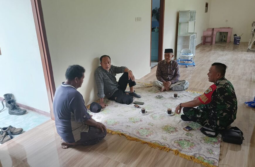 Babinsa Koramil 0103/Banjar Jalin Silaturahmi dan Komsos…