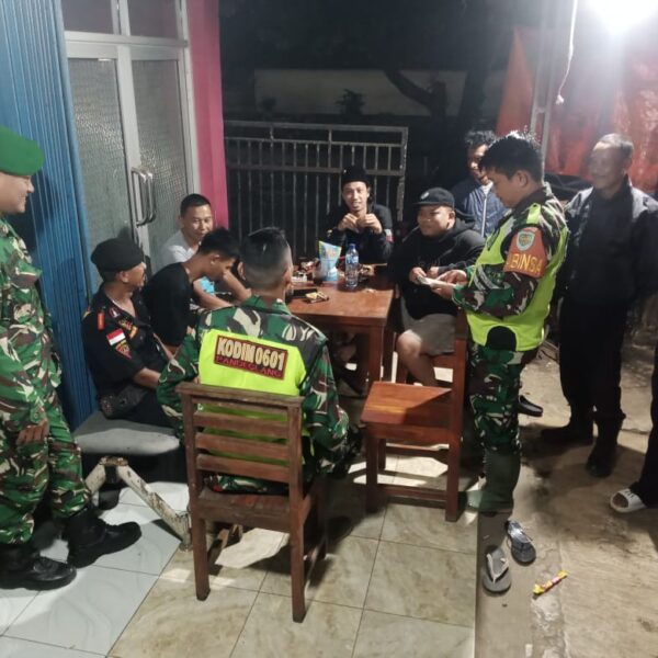 Anggota Babinsa 0114/Cigeulis Kodim 0601/Pandeglang Gelar Patroli…