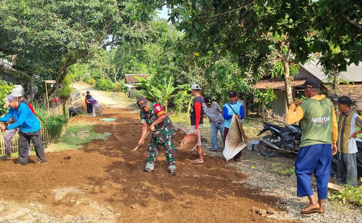 Sertu Eri Piatna Babinsa Koramil 0116/Cikeusik Bersama…