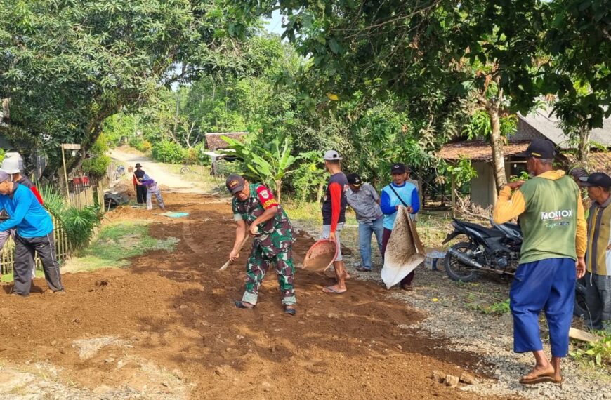 Sertu Eri Piatna Babinsa Koramil 0116/Cikeusik Bersama&hellip;