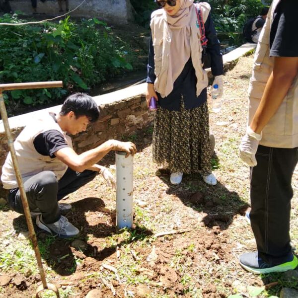 Sasaka Cibanten Edukasi Biopori di Titik Nol Ciomas