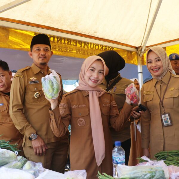 Warga Antusias Belanja di Bazar Murah Rangkaian HUT…