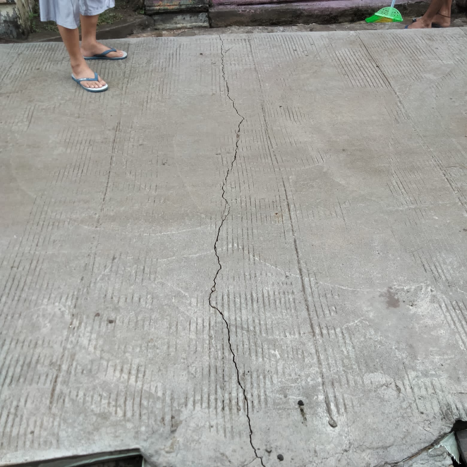 Baru Seumur Jagung Dikerjakan, Jalan Beton di Desa…