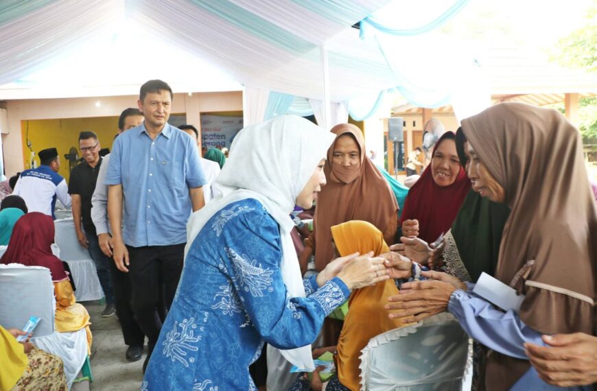Bupati Serang Ratu Zakiyah Salurkan 1.000 Paket…