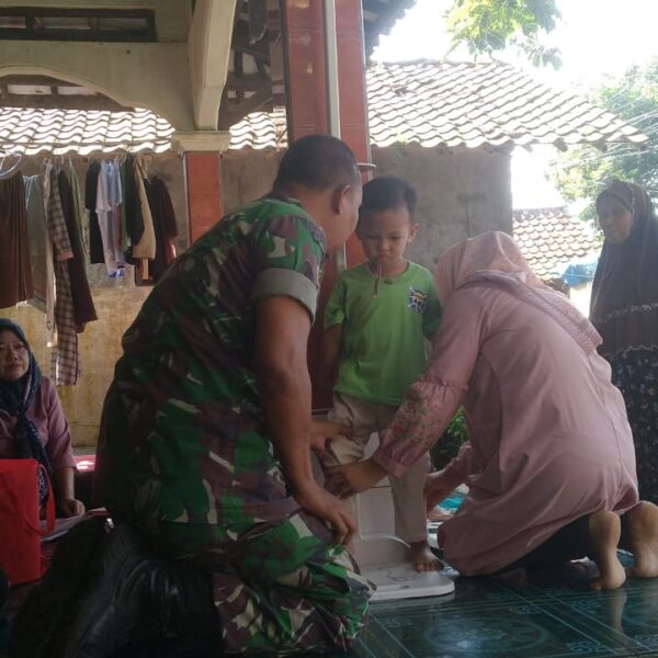 Babinsa Kelurahan Karaton Monitoring Kegiatan Posyandu Melati&hellip;