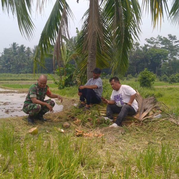 Babinsa Kelurahan Karaton Laksanakan Komsos Bersama Warga di&hellip;