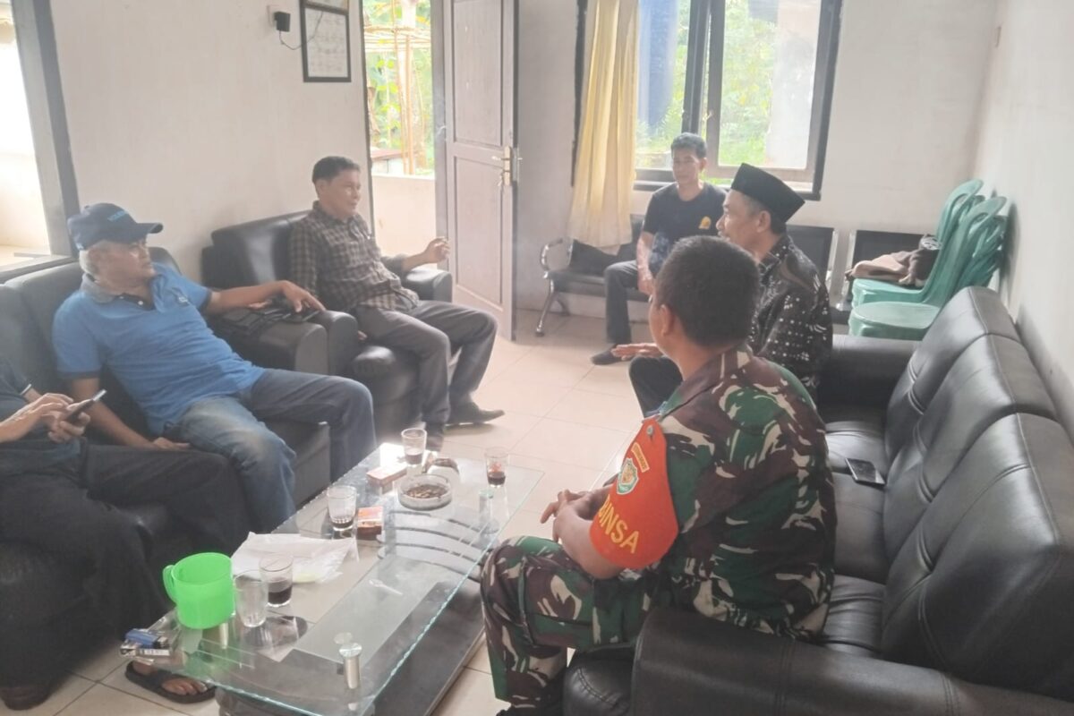 Babinsa Koramil 0102/Cadasari Laksanakan Komsos Bersama Pemerintah&hellip;
