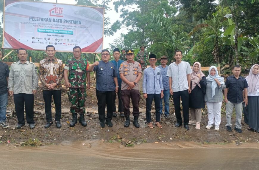 PELETAKAN BATU PERTAMA PEMBANGUNAN FISIK 80.000 GERAI,…
