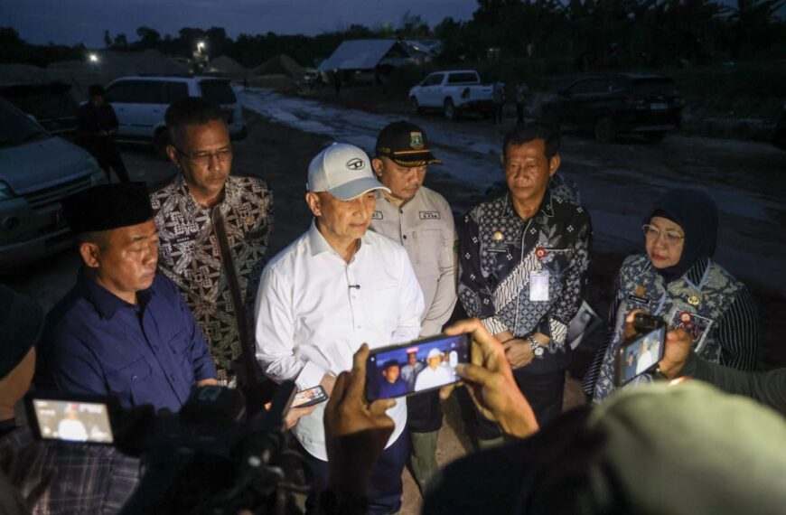 Terima Aduan Warga, Wagub Dimyati…