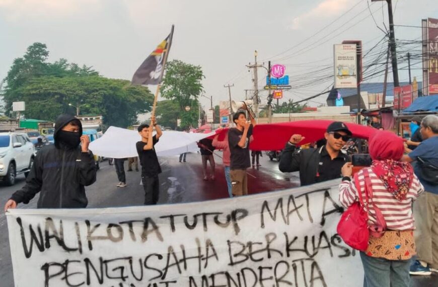 Mahasiswa Soroti Bangunan Liar di Atas Pipa…