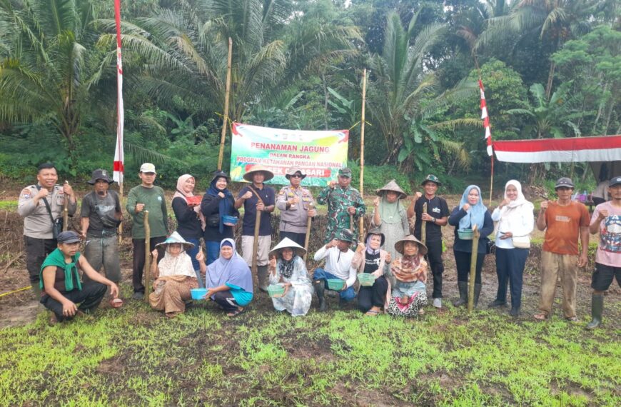 Danramil 0102/ Cadasari melaksanakan Komsos dan Tanam…