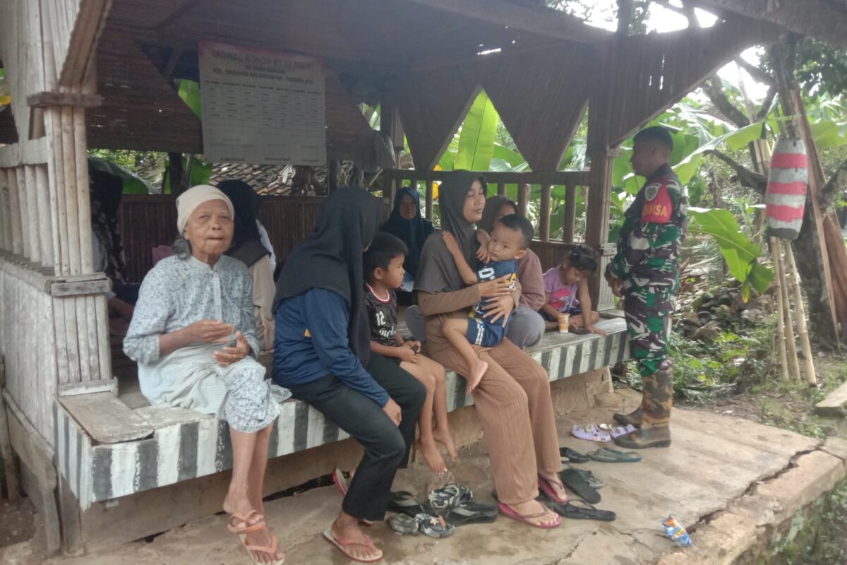 Babinsa Babakan Kalanganyar Dampingi Pelaksanaan Posyandu di&hellip;