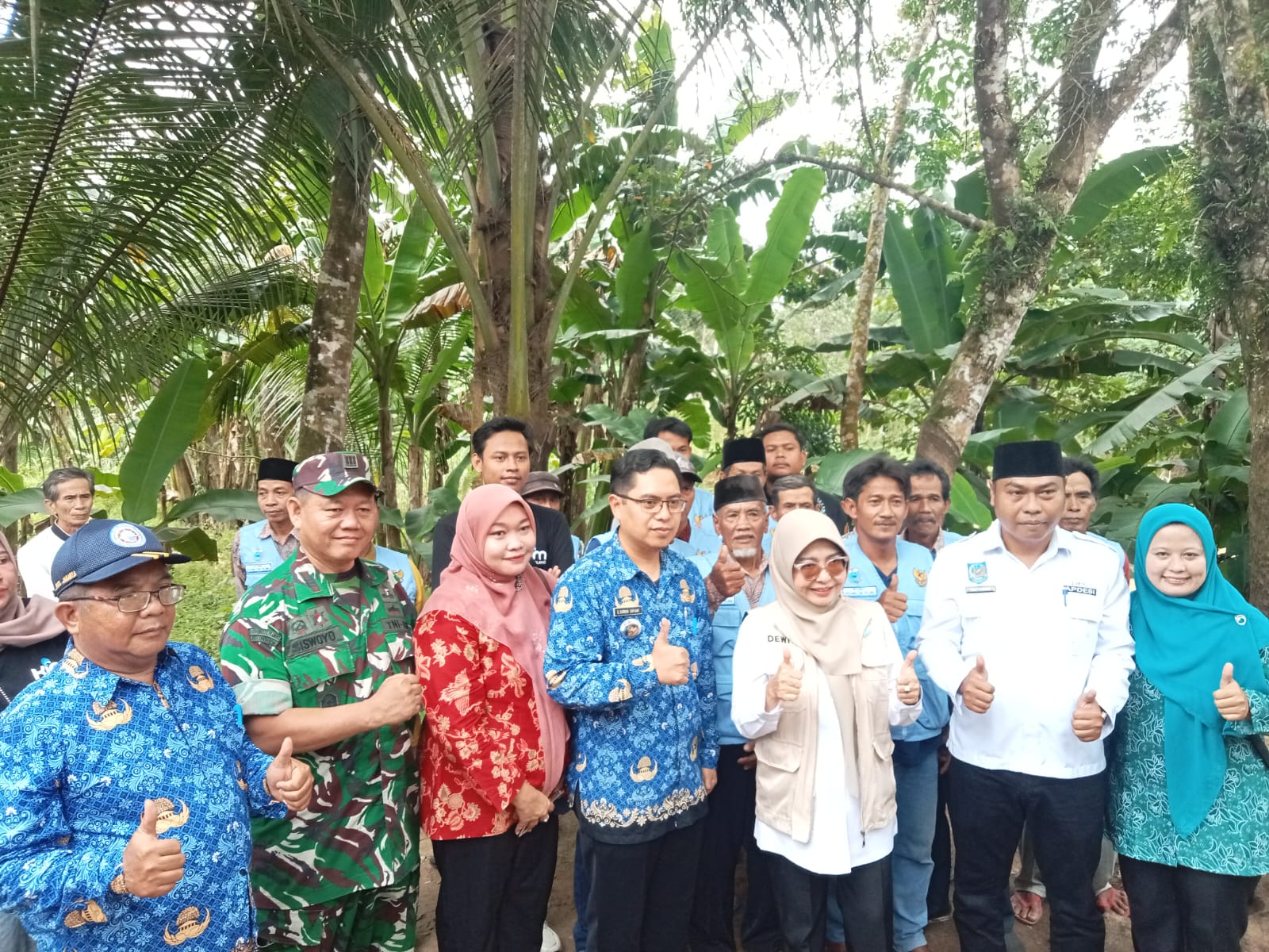 DANRAMIL 0108/BOJONG DAMPINGI KUNKER BUPATI PANDEGLANG DALAM PENYERAHAN&hellip;