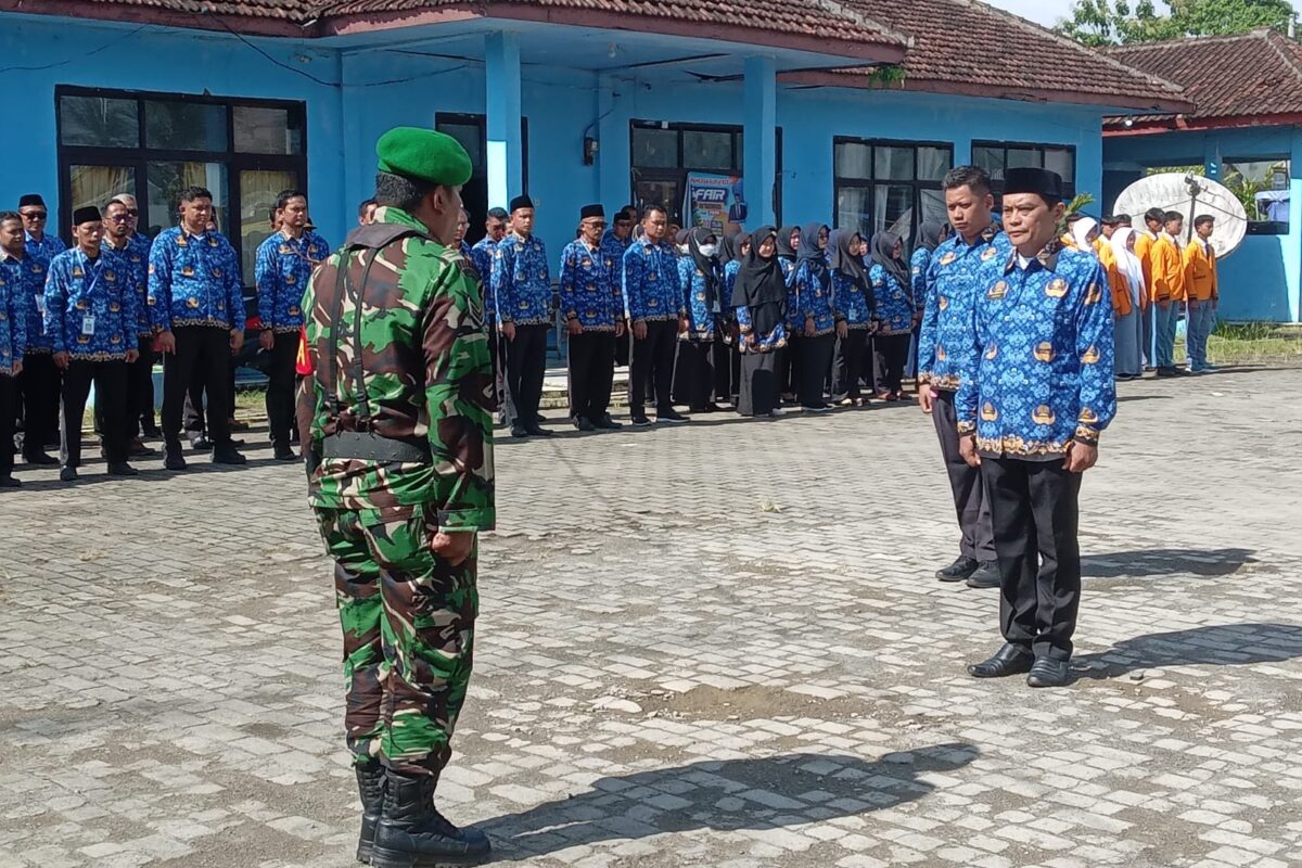 Babinsa Koramil 0116/Cikeusik Hadiri dan Mengamankan Upacara&hellip;