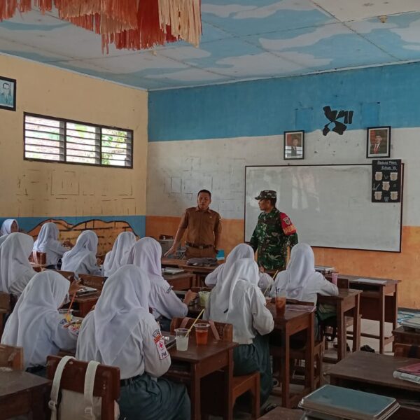 Babinsa Koramil 0111 Pagelaran Dampingi Penyaluran Program&hellip;