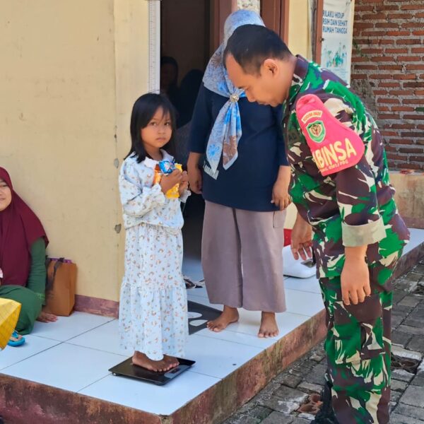 BABINSA KORAMIL 0101/PANDEGLANG MONITORING POSYANDU KENANGA 16