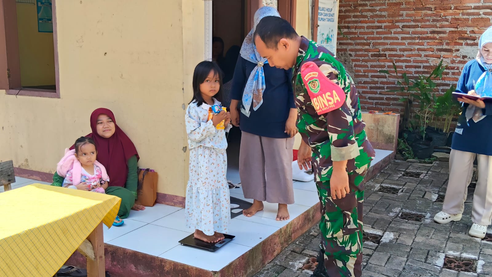 BABINSA KORAMIL 0101/PANDEGLANG MONITORING POSYANDU KENANGA 16