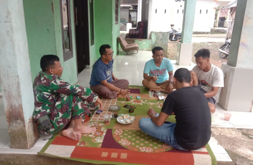 Babinsa Koramil 0101/Pandeglang Laksanakan Komsos&hellip;