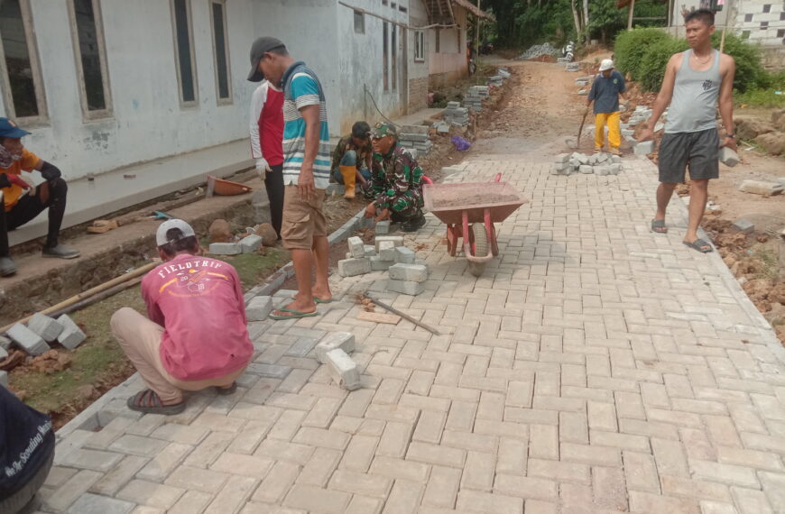 Babinsa Koramil 0101/Pandeglang Laksanakan Gotong Royong Bersama…