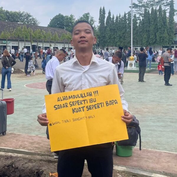 Kisah Haru Pemuda Cikeusal yang Tak Menyerah Mengejar&hellip;