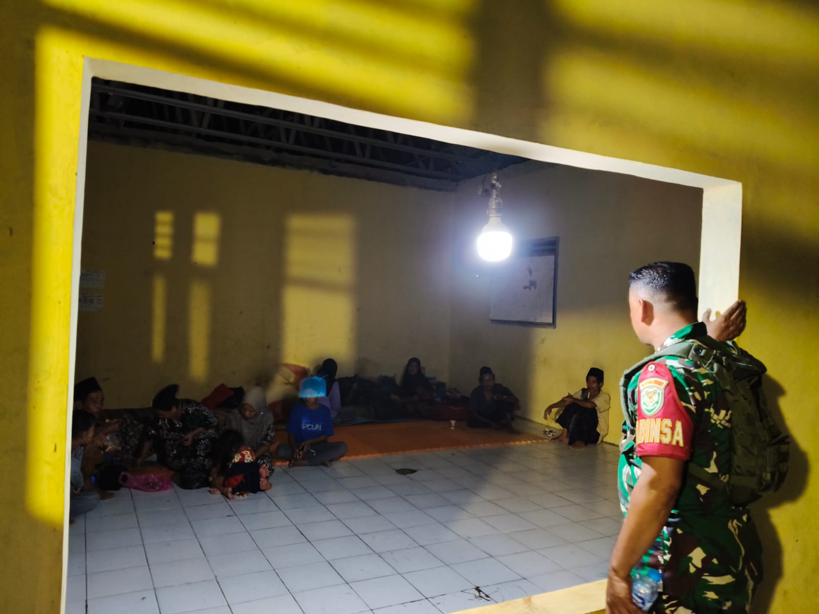 Kodim 0602/Serang Lakukan Evakuasi Longsor Padarincang, 274 Warga…