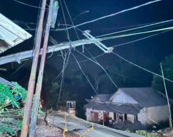 Insiden Tiang Listrik Roboh di Mendung, Kabel&hellip;